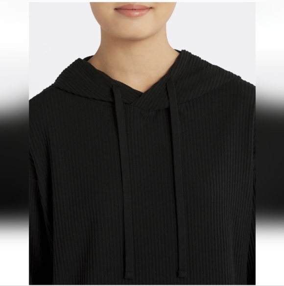 We Wandar - Taylor Boxy Brushed Ribbed Black Hoodie - Picture 5 of 6